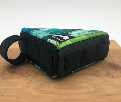 **Ready to ship now**  Blue Pantone Saddledown